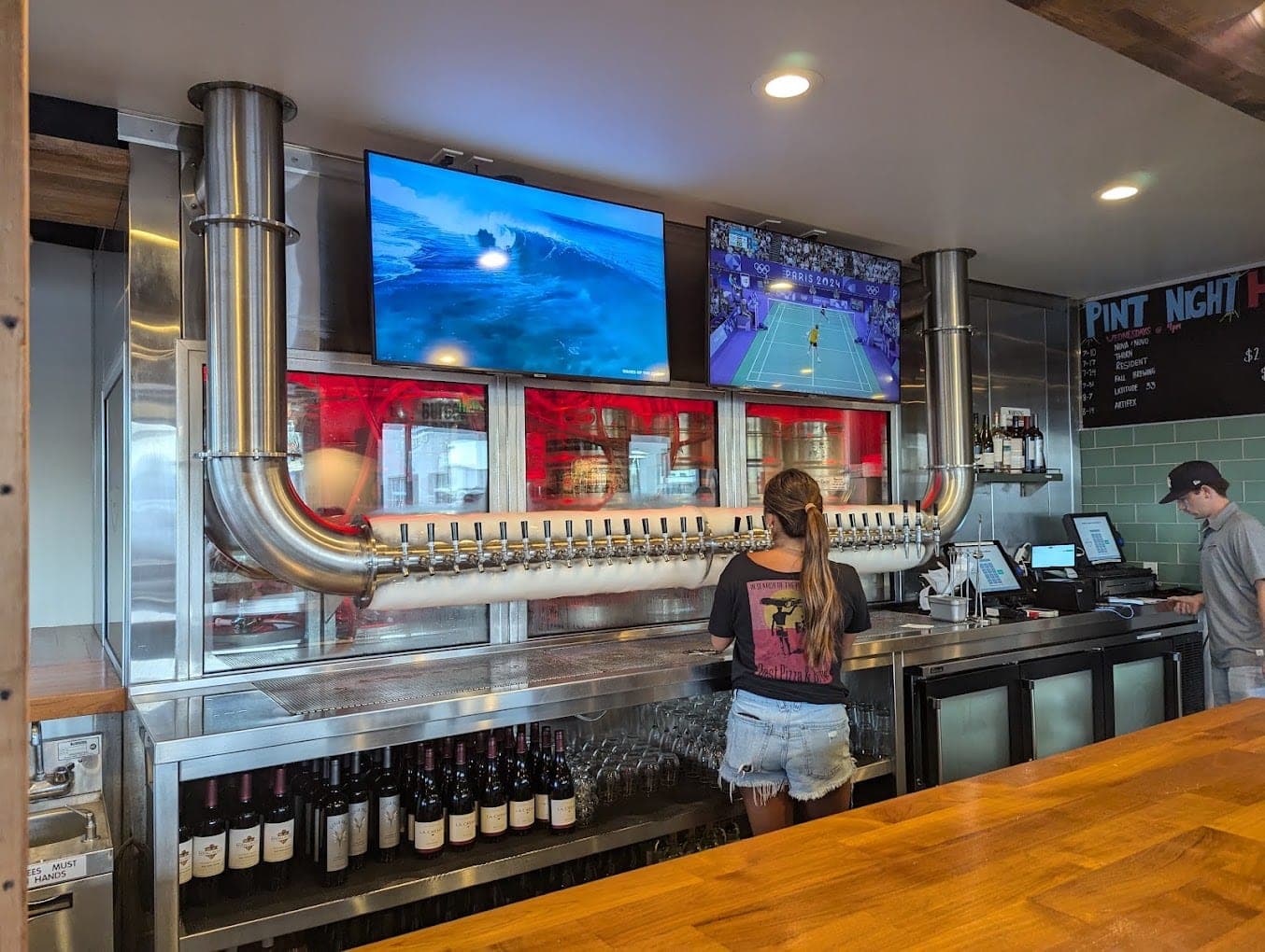 The dining room at Best Pizza & Brew Oceanside