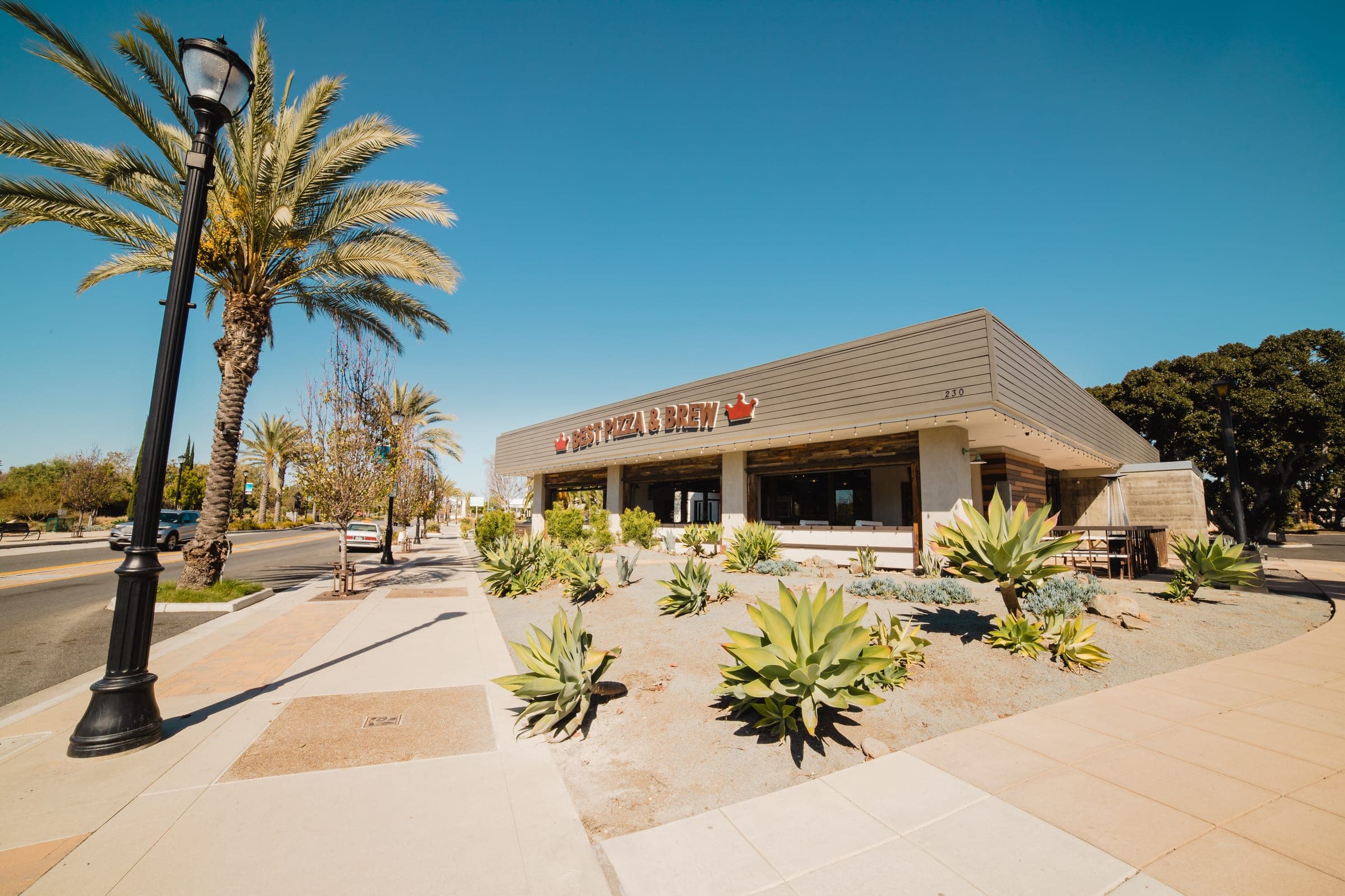 Best Pizza & Brew Vista seen from South Santa Fe Avenue, framed by palm trees